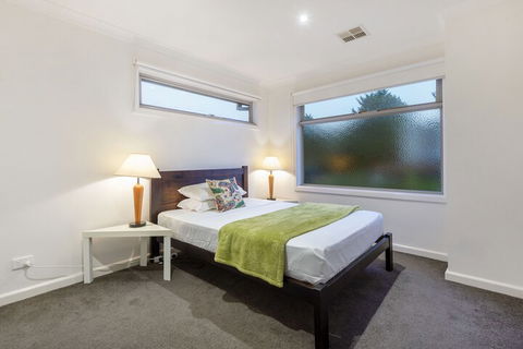 Aquawaters House By Barefoot Beach Stays - Sydneys Hotel 7