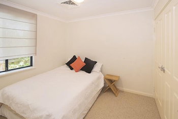 Nature Retreat - Sydneys Hotel 2