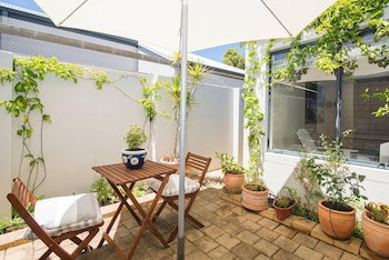 Nature Retreat - Sydneys Hotel 6