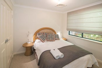 Nature Retreat - Sydneys Hotel 1