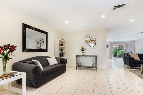 Adelaide Style Accommodation Near City - Sydneys Hotel 2