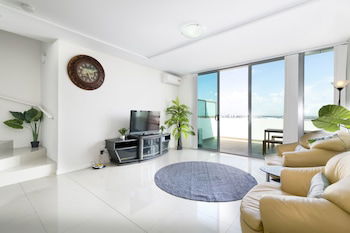 Penthouse Near Airport & CBD - Sydneys Hotel 1