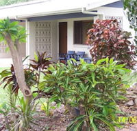Magnetic Retreat Holiday Units - Sydneys Hotel