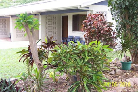 Magnetic Retreat Holiday Units - Sydneys Hotel 0