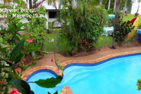 Magnetic Retreat Holiday Units - Sydneys Hotel 3