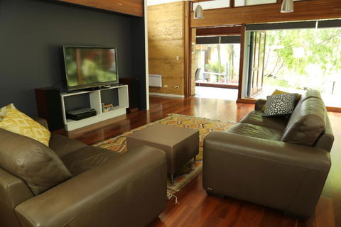 Anagama House & Studio - Sydneys Hotel 4
