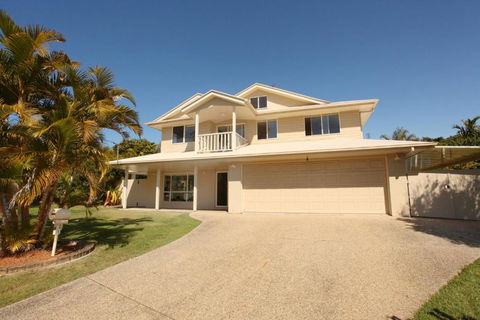 11 Dalmor Court Coolum Beach Pet Friendly Linen Supplied 500 BOND - Sydneys Hotel 1