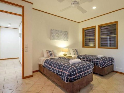 Claytons On Cylinder Beach Front - Sydneys Hotel 3