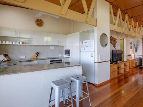 Claytons On Cylinder Beach Front - Sydneys Hotel 6