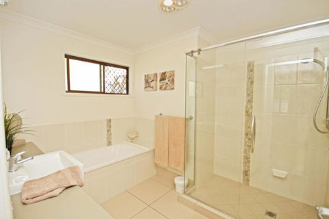 22 Sorrento Avenue Coolum Beach Linen Supplied PET FRIENDLY 500 BOND - Sydneys Hotel 1