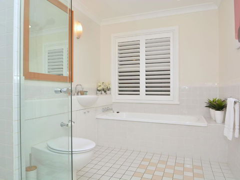 Villa 3br De Saran Resort Condo Located Within Cypress Lakes Resort (nothing Is More Central) - Sydneys Hotel 3