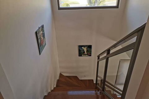 Serviced Waterfront Whole Villa - Sydneys Hotel 5