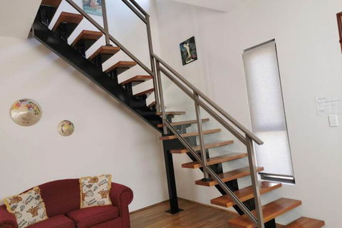 Serviced Waterfront Whole Villa - Sydneys Hotel 4