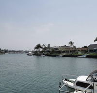 Serviced Waterfront Whole Villa - Sydneys Hotel