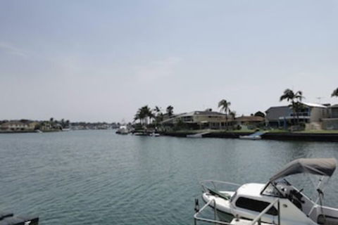 Serviced Waterfront Whole Villa - Sydneys Hotel 0