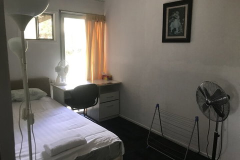 Gold Coast Nerang 99 House - Sydneys Hotel 1