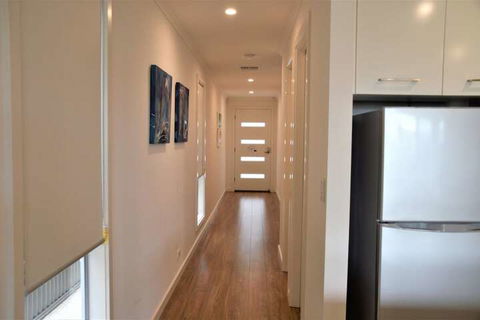 Eastern Breeze - Sydneys Hotel 2