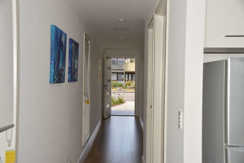 Eastern Breeze - Sydneys Hotel 3