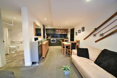 Powder 2a - Sydneys Hotel 6