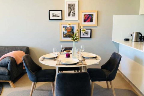 Hamilton 1107 - Sydneys Hotel 4