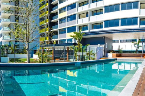 Hamilton 1107 - Sydneys Hotel 2