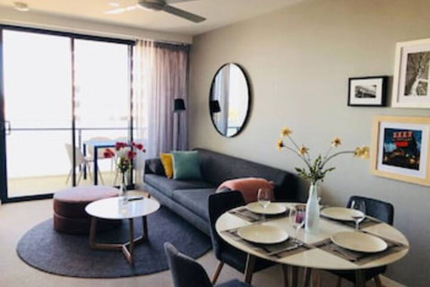 Hamilton 1107 - Sydneys Hotel 0