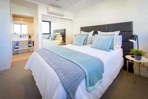 Hamilton 1107 - Sydneys Hotel 6
