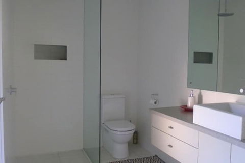 Ama Worimi - Sydneys Hotel 5