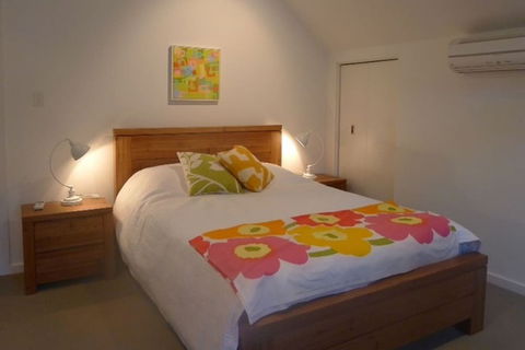 Ama Worimi - Sydneys Hotel 1