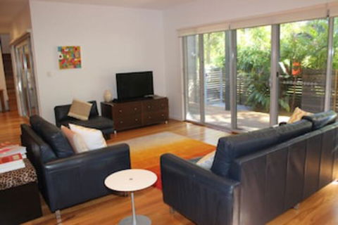 Ama Worimi - Sydneys Hotel 0