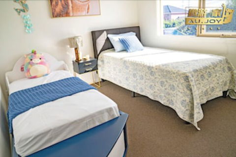 AUJOY 4 Bed Townhouse Glen Waverley - Sydneys Hotel 5