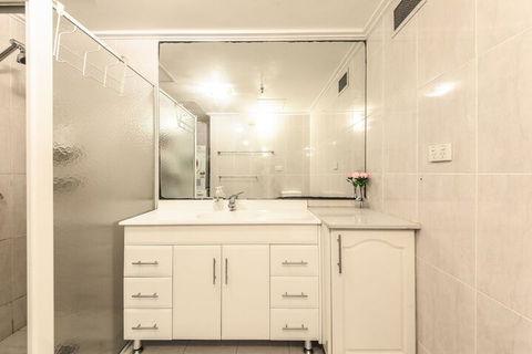Amazing Location Cozy Stay With Parking - Sydneys Hotel 5