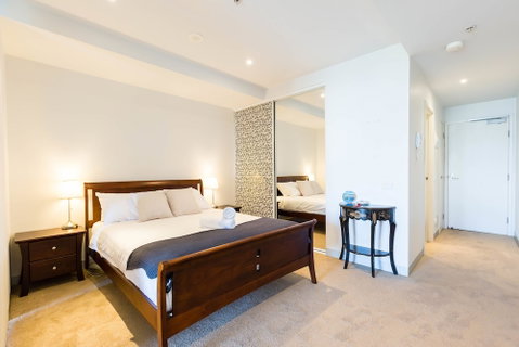 Leila, 1BDR Melbourne Apartment - Sydneys Hotel 3