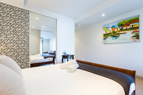 Leila, 1BDR Melbourne Apartment - Sydneys Hotel 1