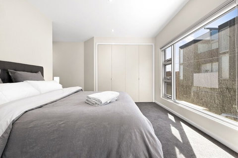 Hotham, 2BDR North Melbourne Apartment - Sydneys Hotel 2