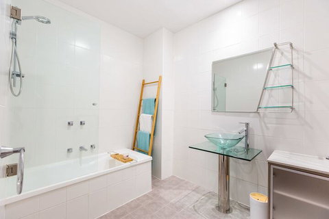 Hotham, 2BDR North Melbourne Apartment - Sydneys Hotel 7