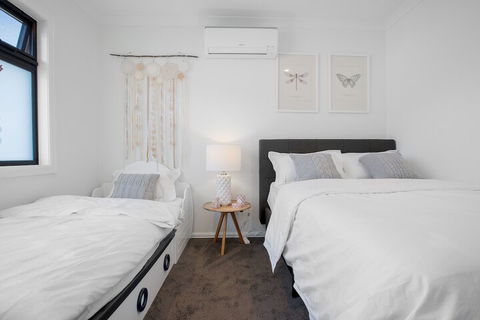 AUJOY 4 Bed Townhouse Burwood 2 - Sydneys Hotel 6