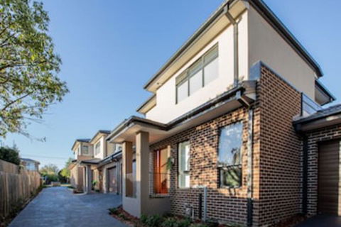 AUJOY 4 Bed Townhouse Burwood 2 - Sydneys Hotel 0