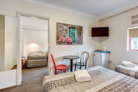 Arena Hotel - Sydneys Hotel 0