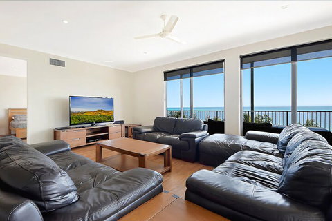 Sandcastles Coign 10 - Sydneys Hotel 2