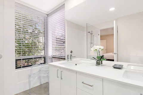 Palms Breeze - Sydneys Hotel 2