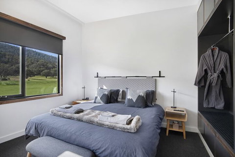 Snohus 1 - Sydneys Hotel 3