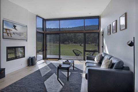 Snohus 1 - Sydneys Hotel 2