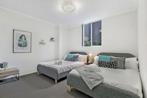 Southwest Liverpool Area 3 Beds & Parking Nwf003 - Sydneys Hotel 0
