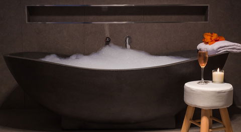 Ulverstone Waterfront Apartments - Sydneys Hotel 2