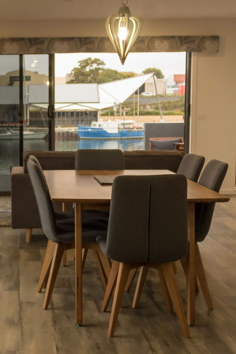 Ulverstone Waterfront Apartments - Sydneys Hotel 5