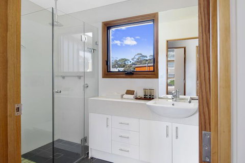 Grey Mare Chalet - Sydneys Hotel 3