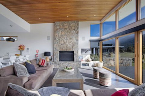 Grey Mare Chalet - Sydneys Hotel 0