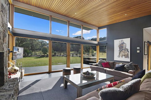 Grey Mare Chalet - Sydneys Hotel 6