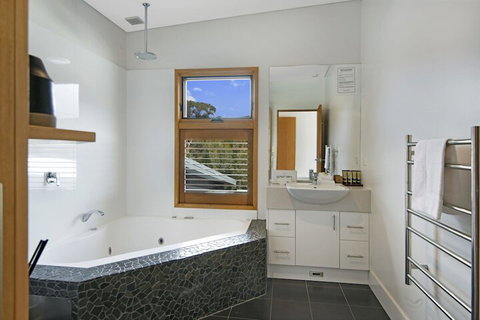 Grey Mare Chalet - Sydneys Hotel 4